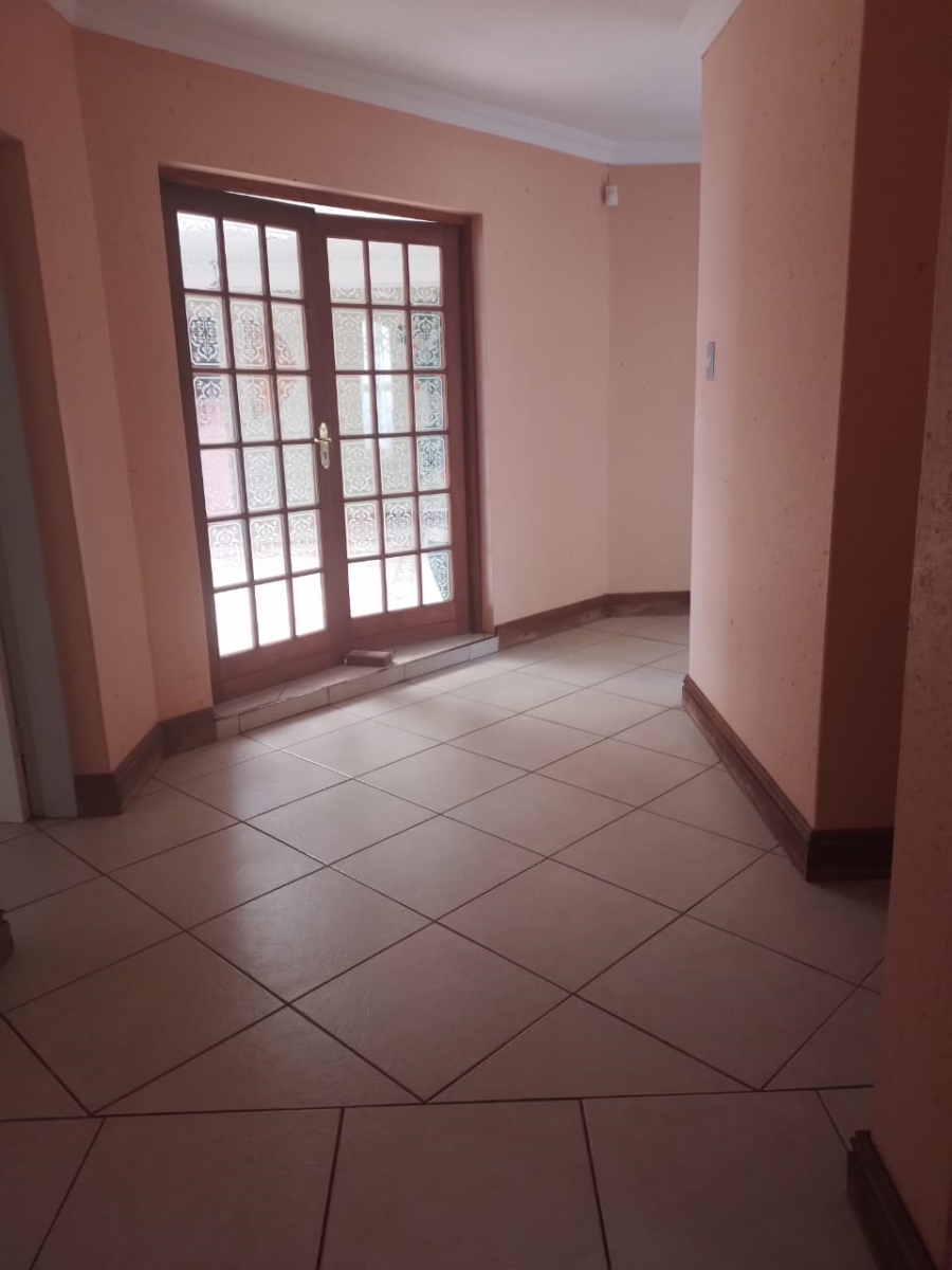 6 Bedroom Property for Sale in Die Heuwel Mpumalanga