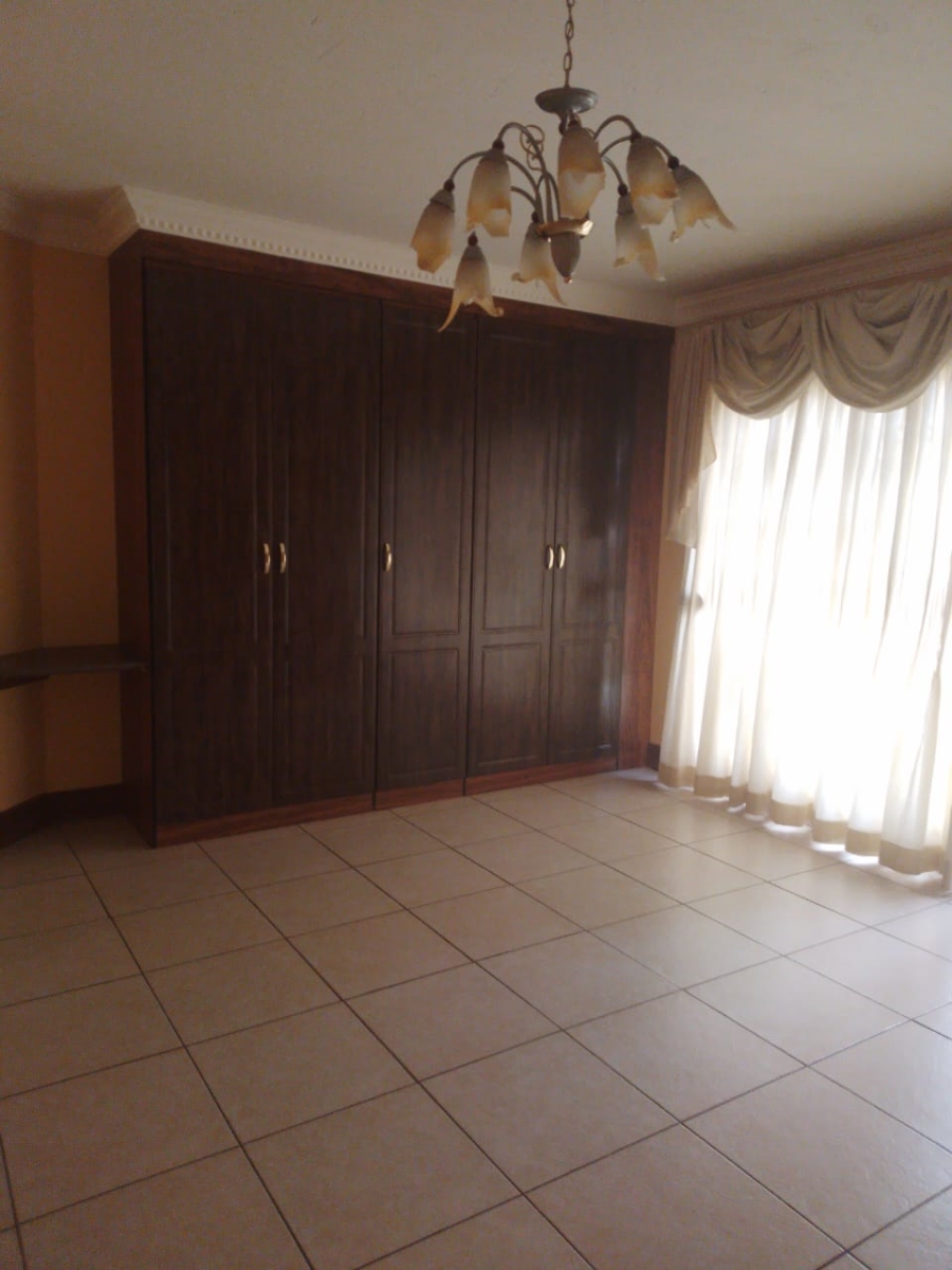 6 Bedroom Property for Sale in Die Heuwel Mpumalanga