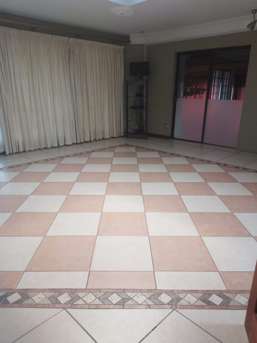 6 Bedroom Property for Sale in Die Heuwel Mpumalanga