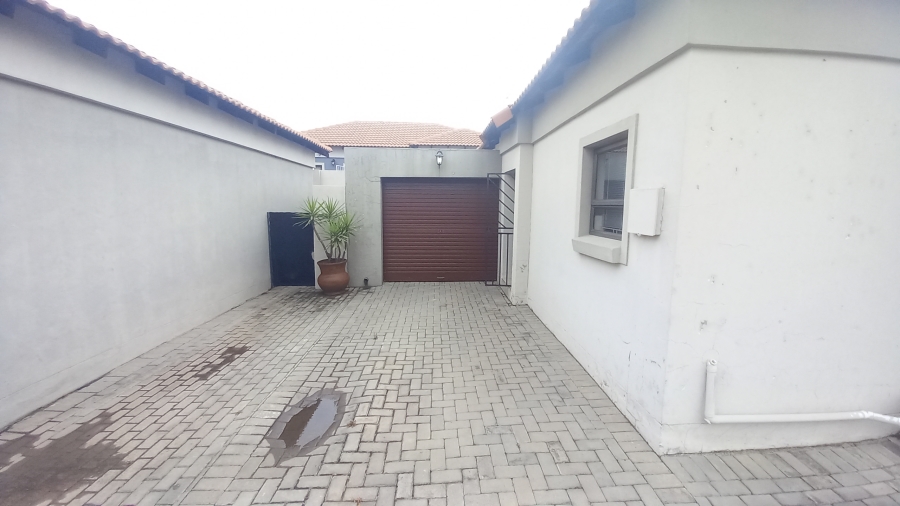 To Let 2 Bedroom Property for Rent in Terra Nova Mpumalanga