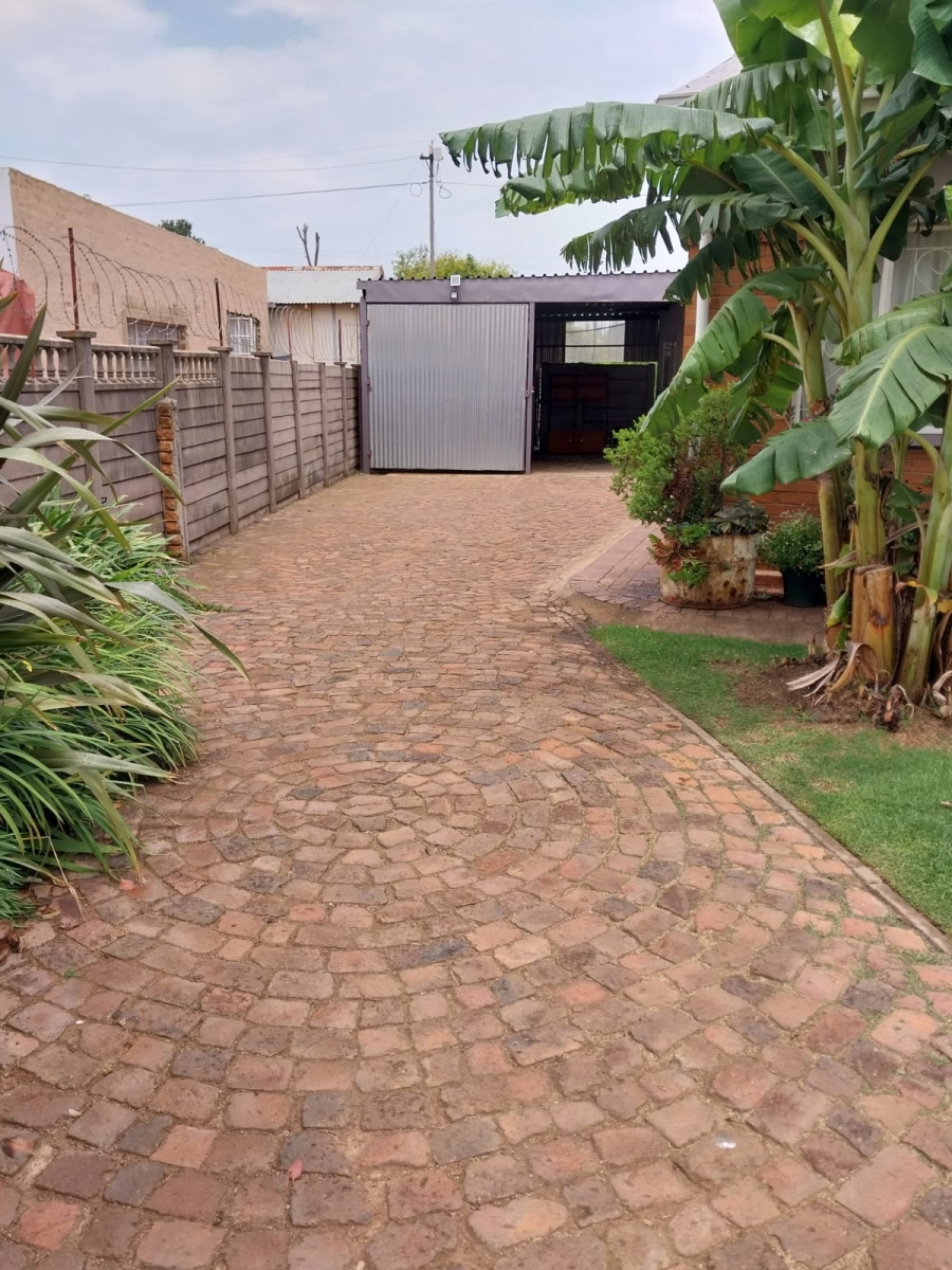 7 Bedroom Property for Sale in Eloff Mpumalanga