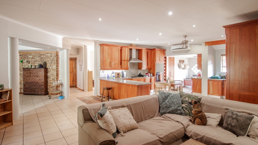 5 Bedroom Property for Sale in White River Estates Mpumalanga