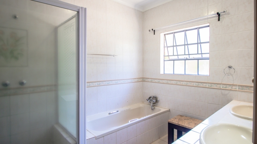 5 Bedroom Property for Sale in White River Estates Mpumalanga