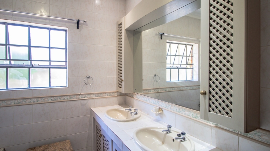 5 Bedroom Property for Sale in White River Estates Mpumalanga