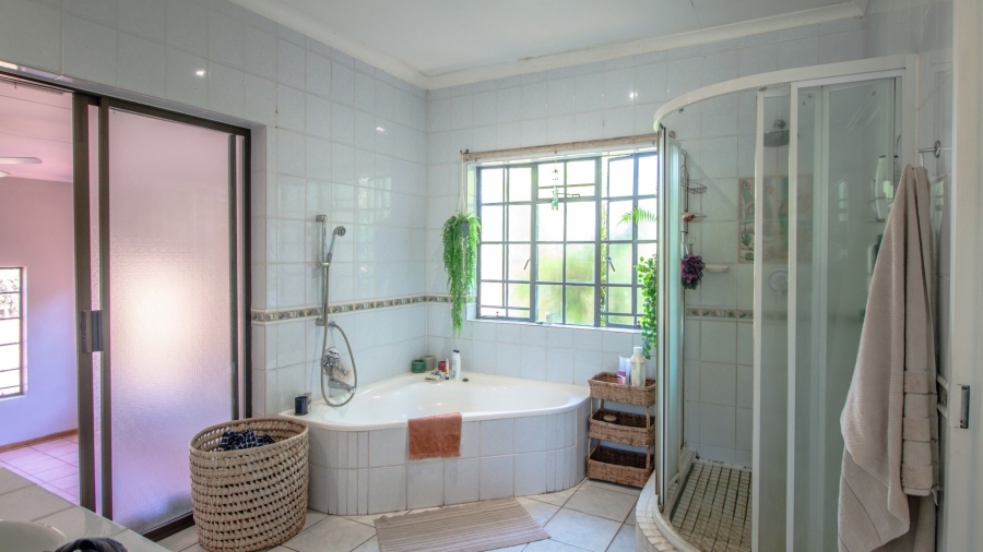 5 Bedroom Property for Sale in White River Estates Mpumalanga