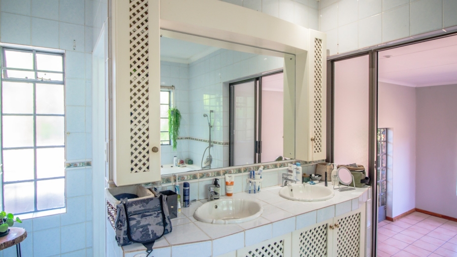 5 Bedroom Property for Sale in White River Estates Mpumalanga