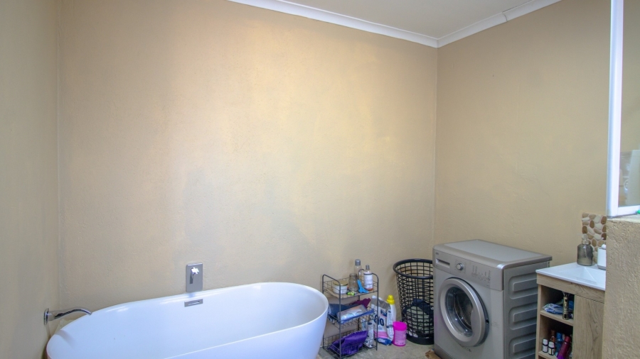 5 Bedroom Property for Sale in White River Estates Mpumalanga