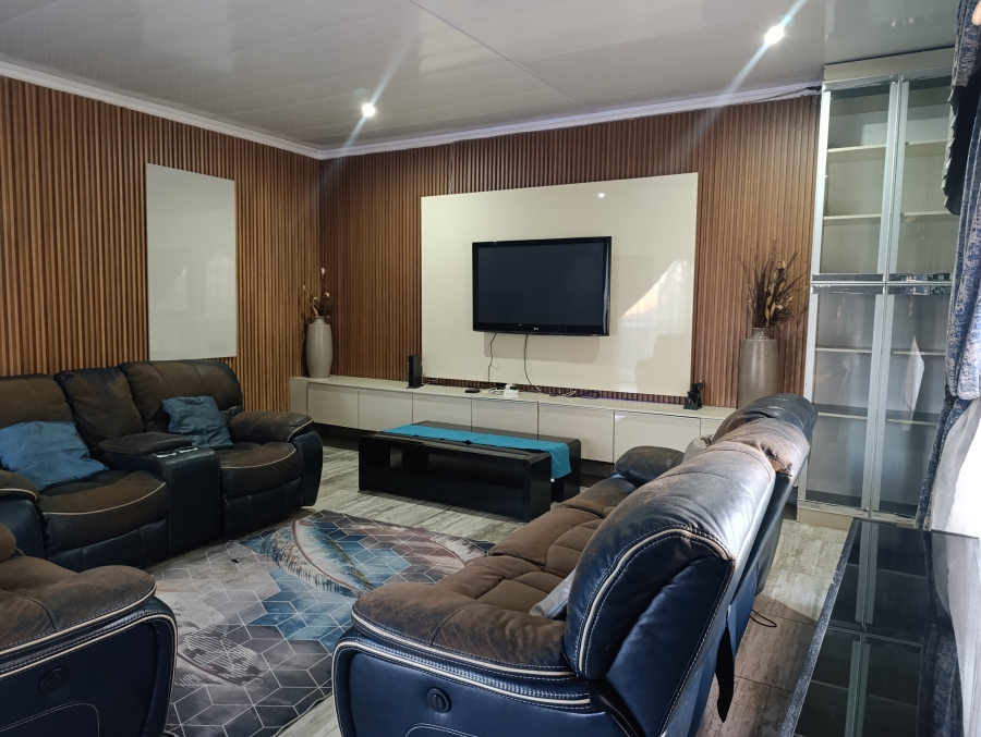 4 Bedroom Property for Sale in Die Heuwel Ext 1 Mpumalanga