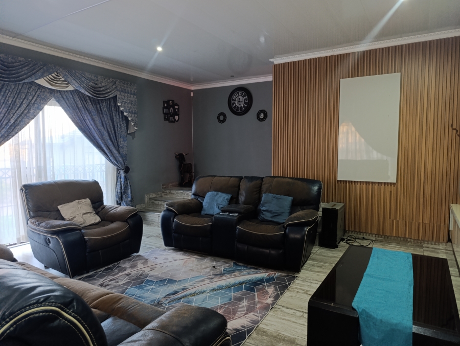 4 Bedroom Property for Sale in Die Heuwel Ext 1 Mpumalanga