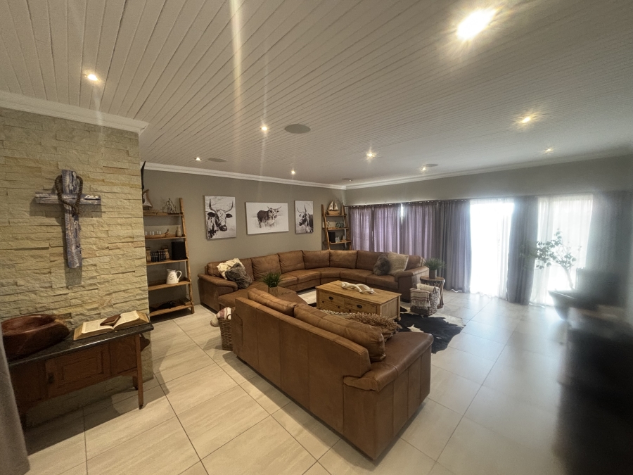 5 Bedroom Property for Sale in Reyno Ridge Mpumalanga