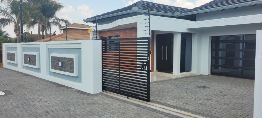 5 Bedroom Property for Sale in Aerorand Mpumalanga