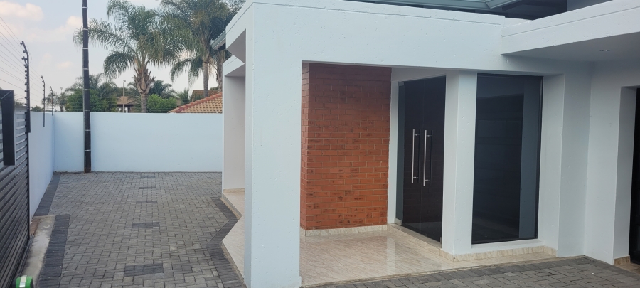 5 Bedroom Property for Sale in Aerorand Mpumalanga