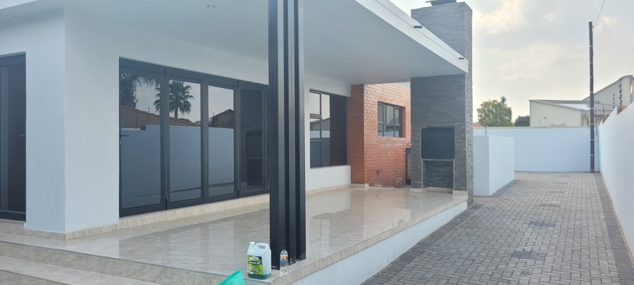 5 Bedroom Property for Sale in Aerorand Mpumalanga