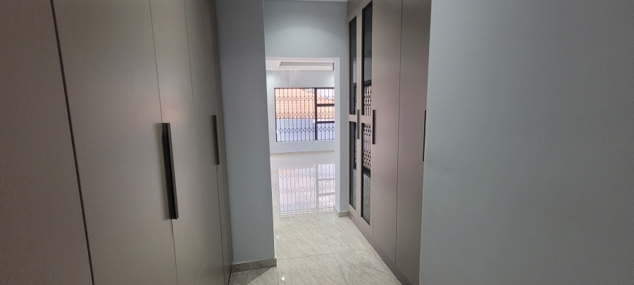 5 Bedroom Property for Sale in Aerorand Mpumalanga