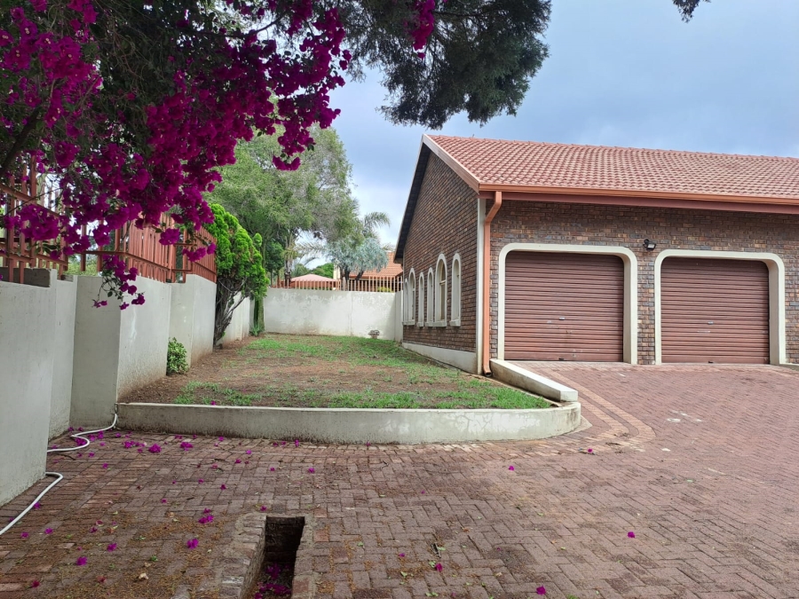 To Let 3 Bedroom Property for Rent in Ben Fleur Mpumalanga
