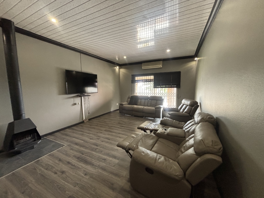 To Let 3 Bedroom Property for Rent in Ben Fleur Mpumalanga