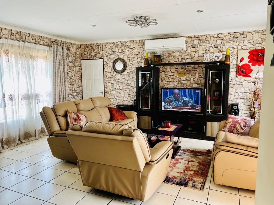 3 Bedroom Property for Sale in Jackaroo Park Mpumalanga