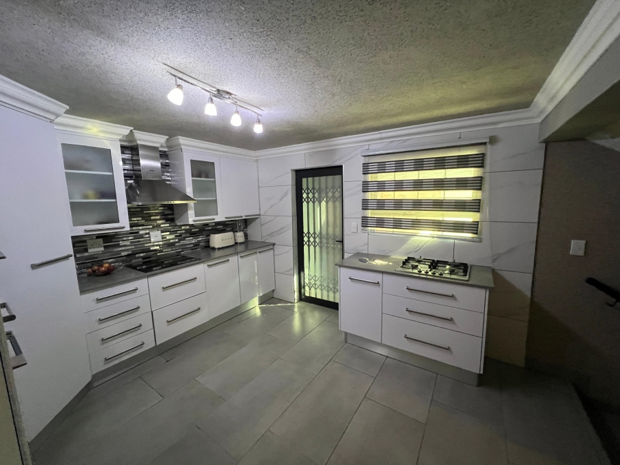 To Let 4 Bedroom Property for Rent in Stonehenge Mpumalanga