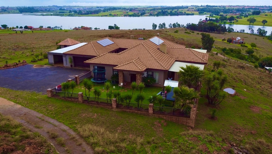 4 Bedroom Property for Sale in Golden Mile Mpumalanga