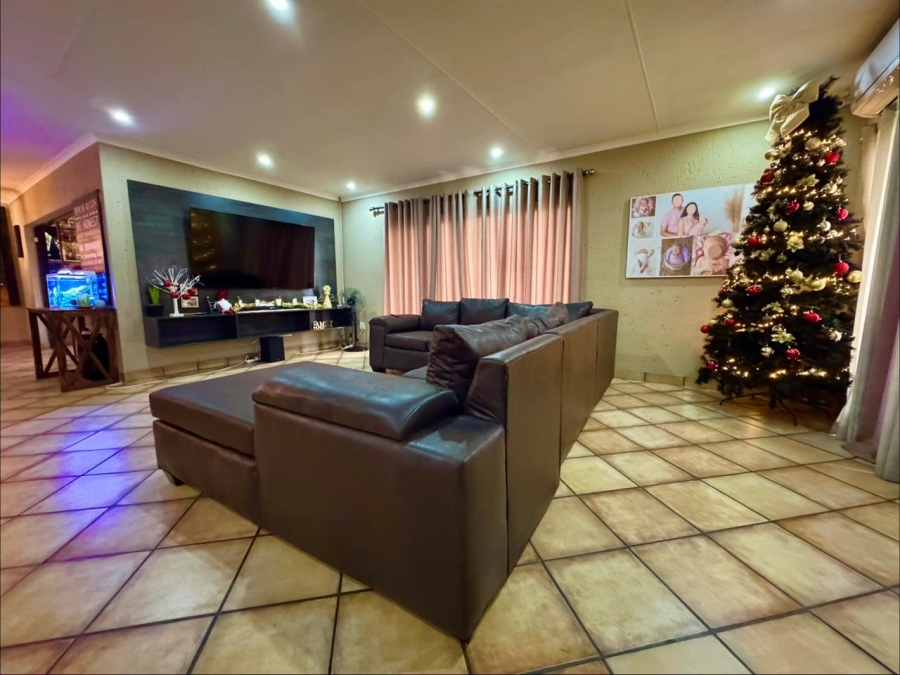 4 Bedroom Property for Sale in Golden Mile Mpumalanga