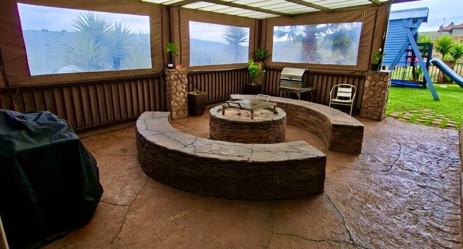 4 Bedroom Property for Sale in Golden Mile Mpumalanga