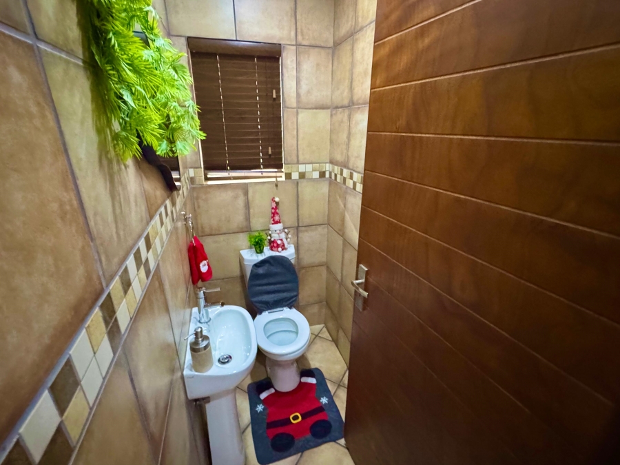 4 Bedroom Property for Sale in Golden Mile Mpumalanga