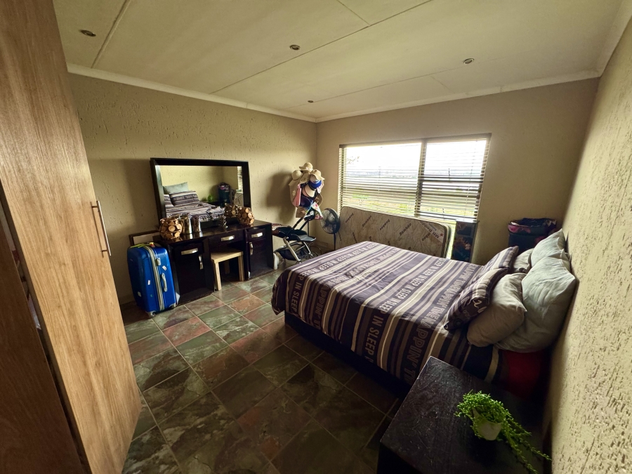 4 Bedroom Property for Sale in Golden Mile Mpumalanga