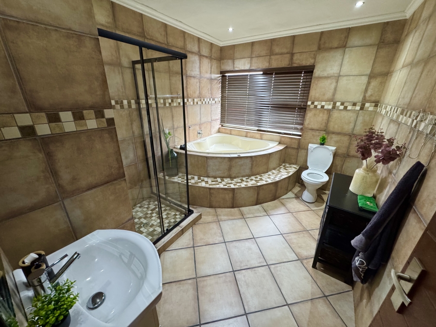 4 Bedroom Property for Sale in Golden Mile Mpumalanga