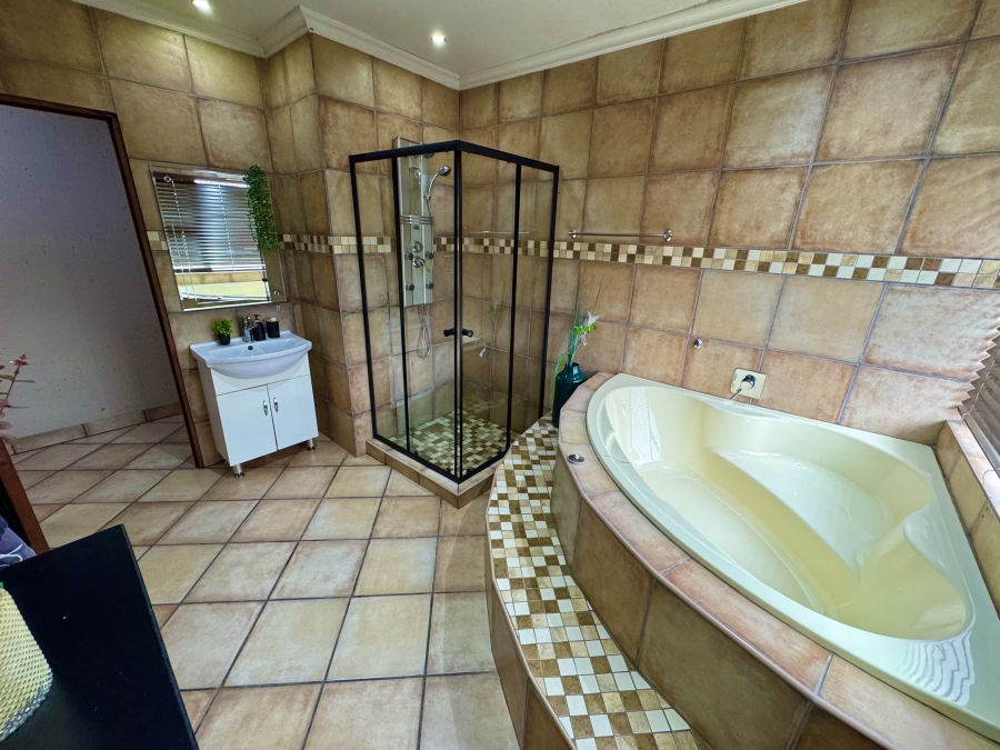 4 Bedroom Property for Sale in Golden Mile Mpumalanga