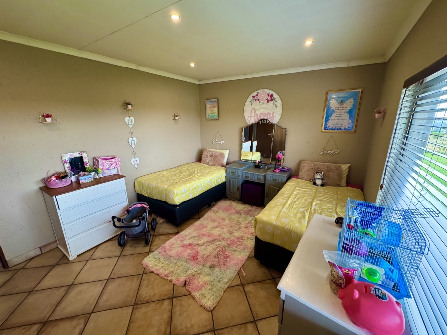 4 Bedroom Property for Sale in Golden Mile Mpumalanga