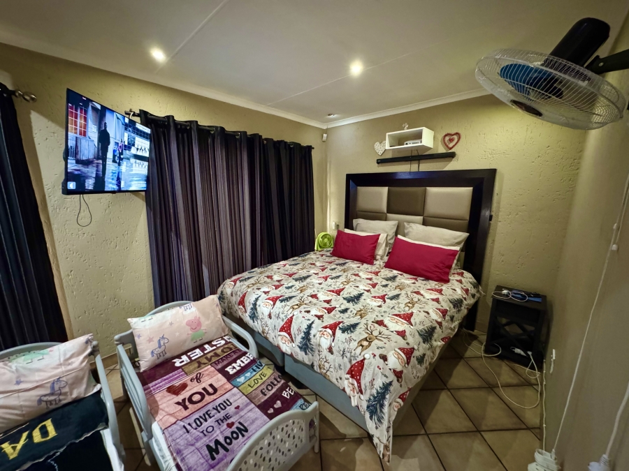 4 Bedroom Property for Sale in Golden Mile Mpumalanga