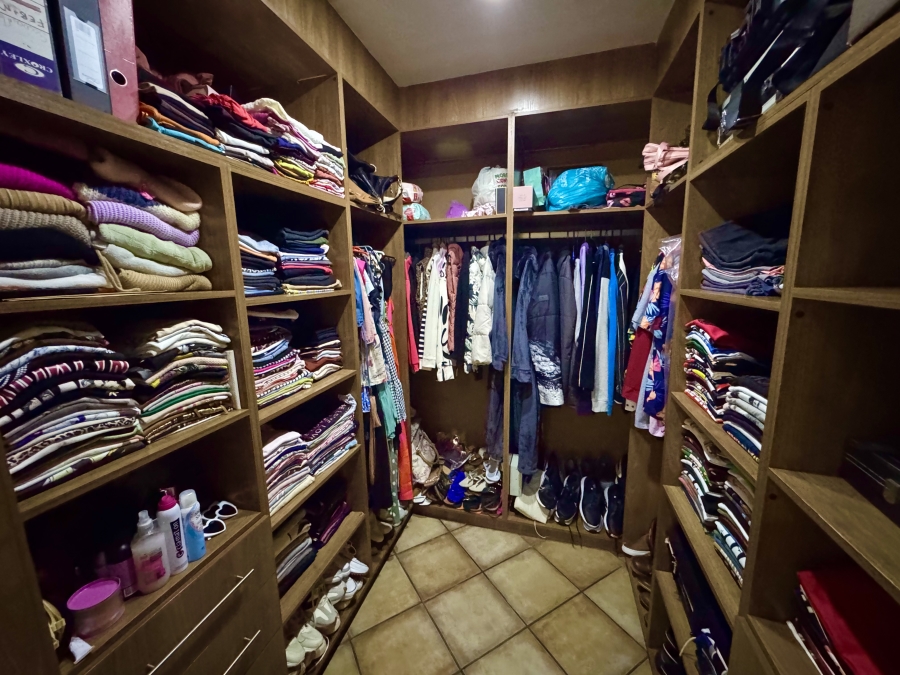 4 Bedroom Property for Sale in Golden Mile Mpumalanga