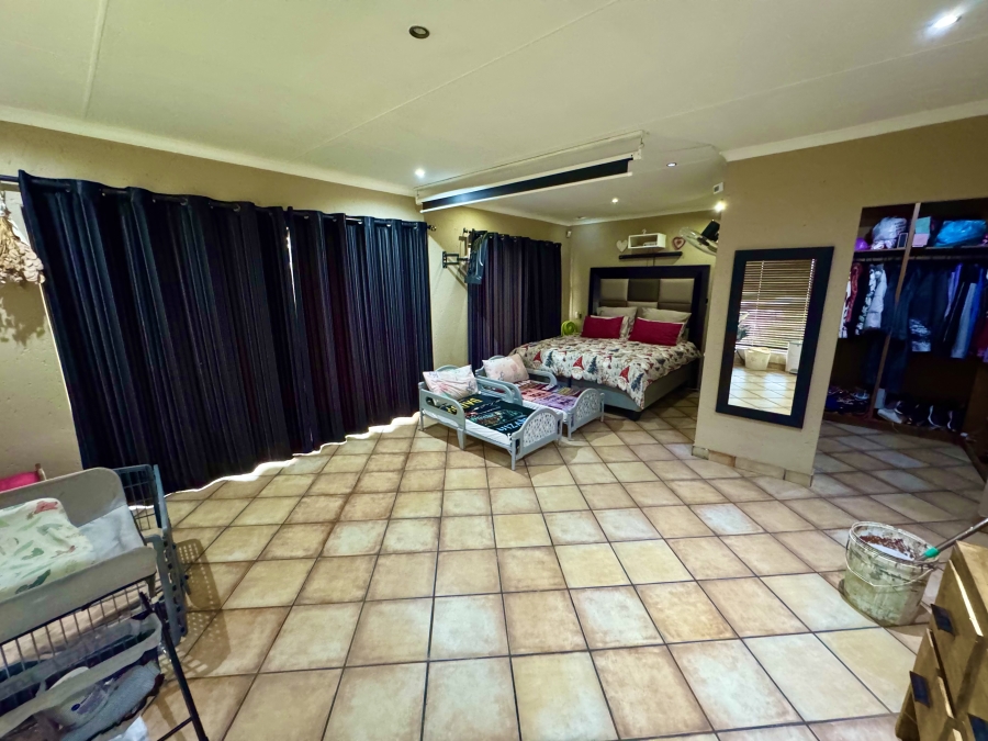 4 Bedroom Property for Sale in Golden Mile Mpumalanga