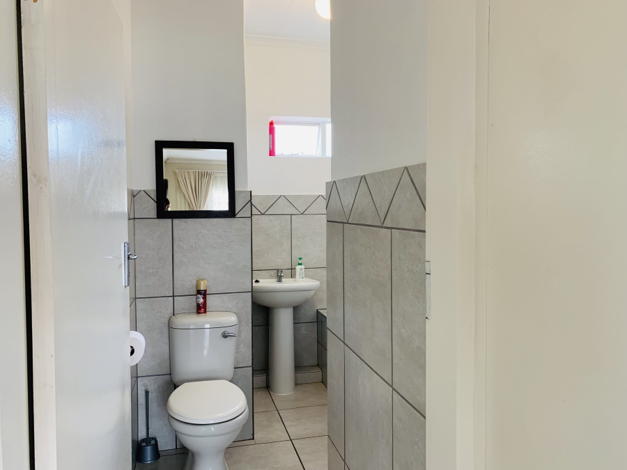 To Let 2 Bedroom Property for Rent in Middelburg Central Mpumalanga