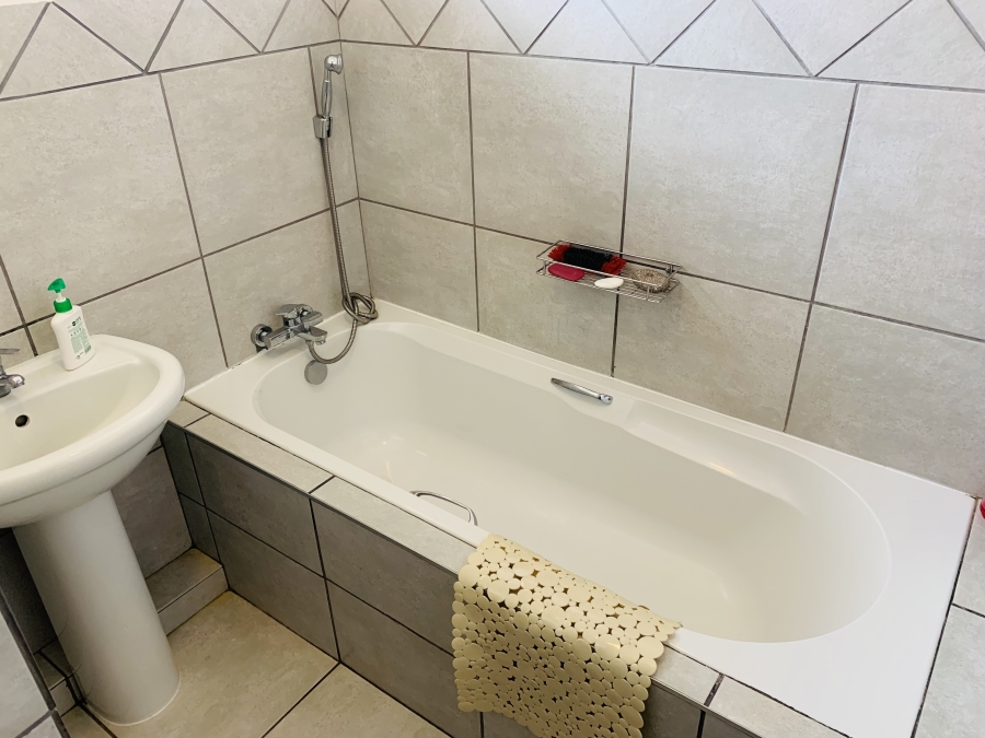 To Let 2 Bedroom Property for Rent in Middelburg Central Mpumalanga