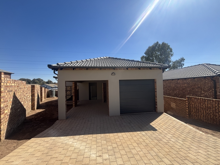 3 Bedroom Property for Sale in Die Heuwel Ext 2 Mpumalanga