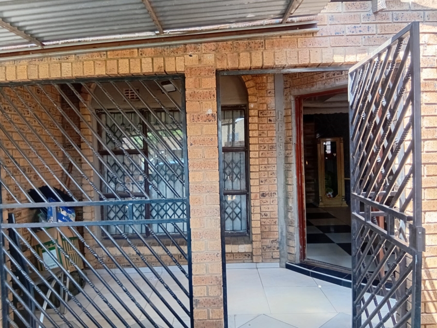 4 Bedroom Property for Sale in Mhluzi Mpumalanga