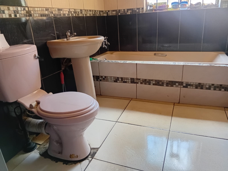 4 Bedroom Property for Sale in Mhluzi Mpumalanga