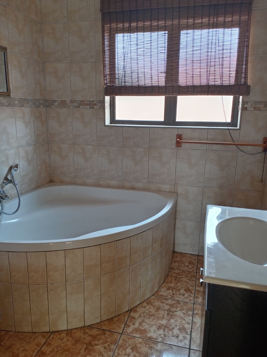 To Let 2 Bedroom Property for Rent in Noordrand Mpumalanga