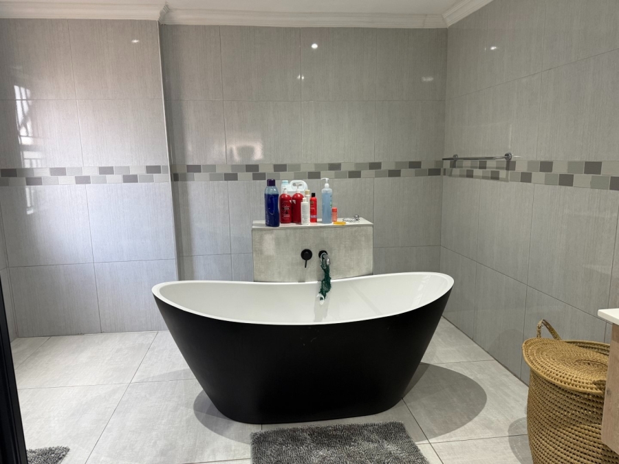 5 Bedroom Property for Sale in Hazyview Mpumalanga