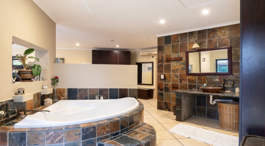 5 Bedroom Property for Sale in Malelane Mpumalanga