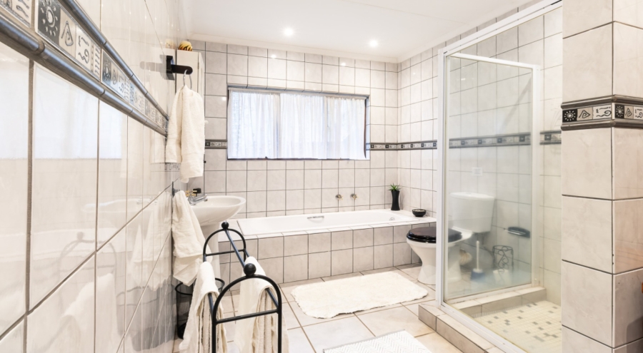 5 Bedroom Property for Sale in Malelane Mpumalanga