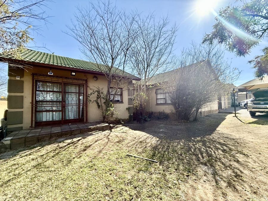 8 Bedroom Property for Sale in Cosmosrand Mpumalanga