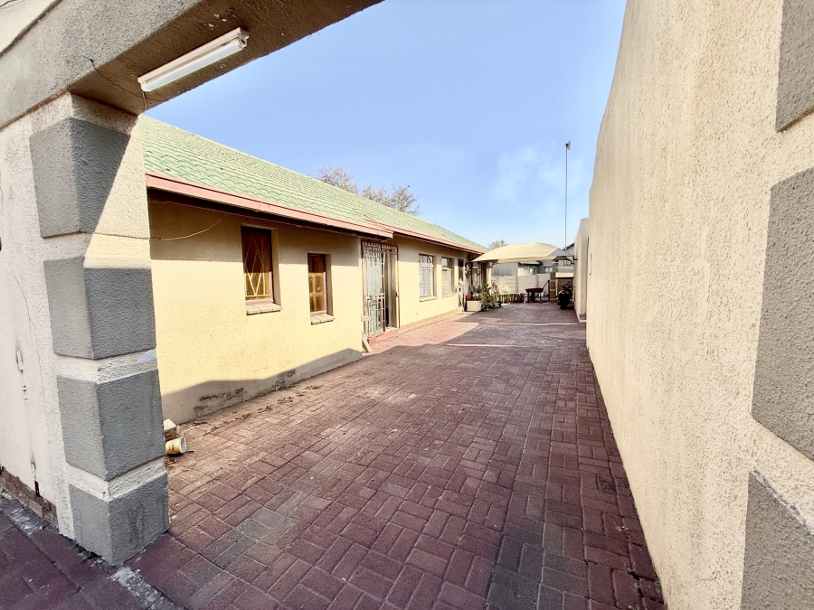 8 Bedroom Property for Sale in Cosmosrand Mpumalanga