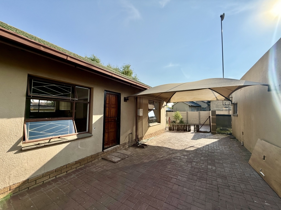 8 Bedroom Property for Sale in Cosmosrand Mpumalanga