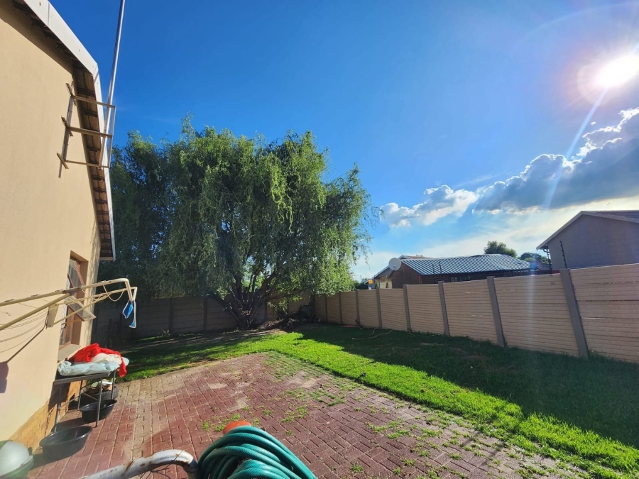 8 Bedroom Property for Sale in Cosmosrand Mpumalanga