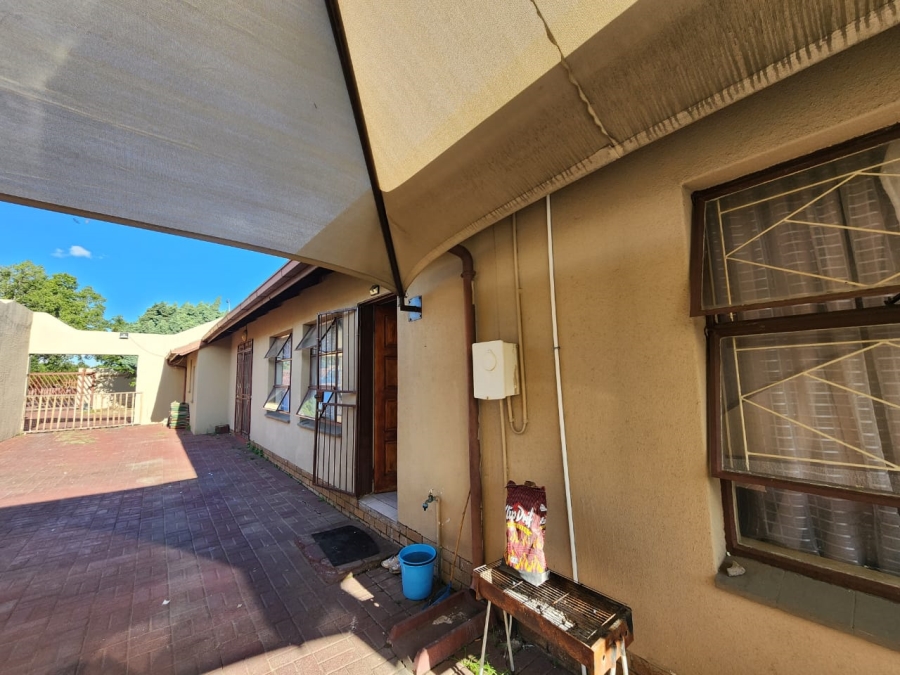 8 Bedroom Property for Sale in Cosmosrand Mpumalanga