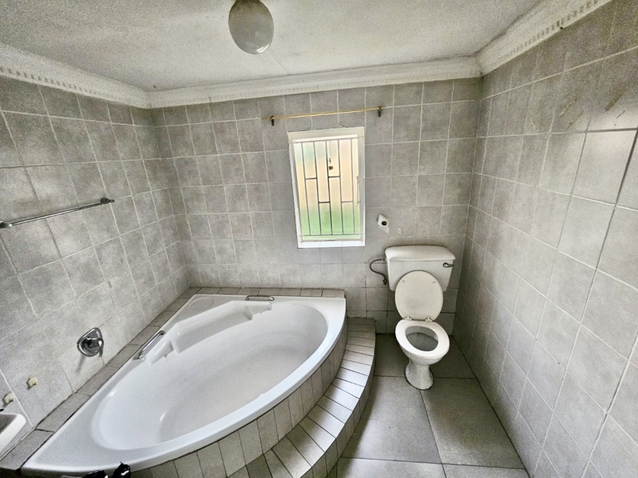 8 Bedroom Property for Sale in Cosmosrand Mpumalanga