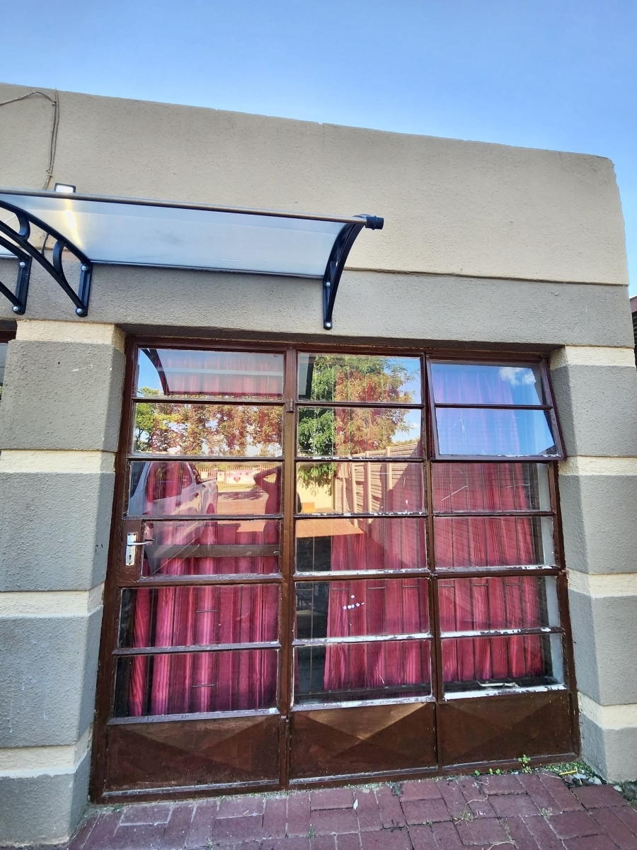 8 Bedroom Property for Sale in Cosmosrand Mpumalanga