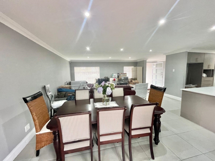 6 Bedroom Property for Sale in Kruinpark Mpumalanga